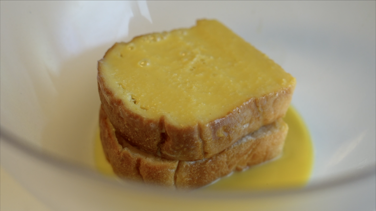 Egg toast with Matcha powder and ice cream4.png