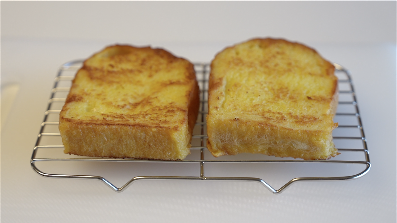 Egg toast with Matcha powder and ice cream7.png