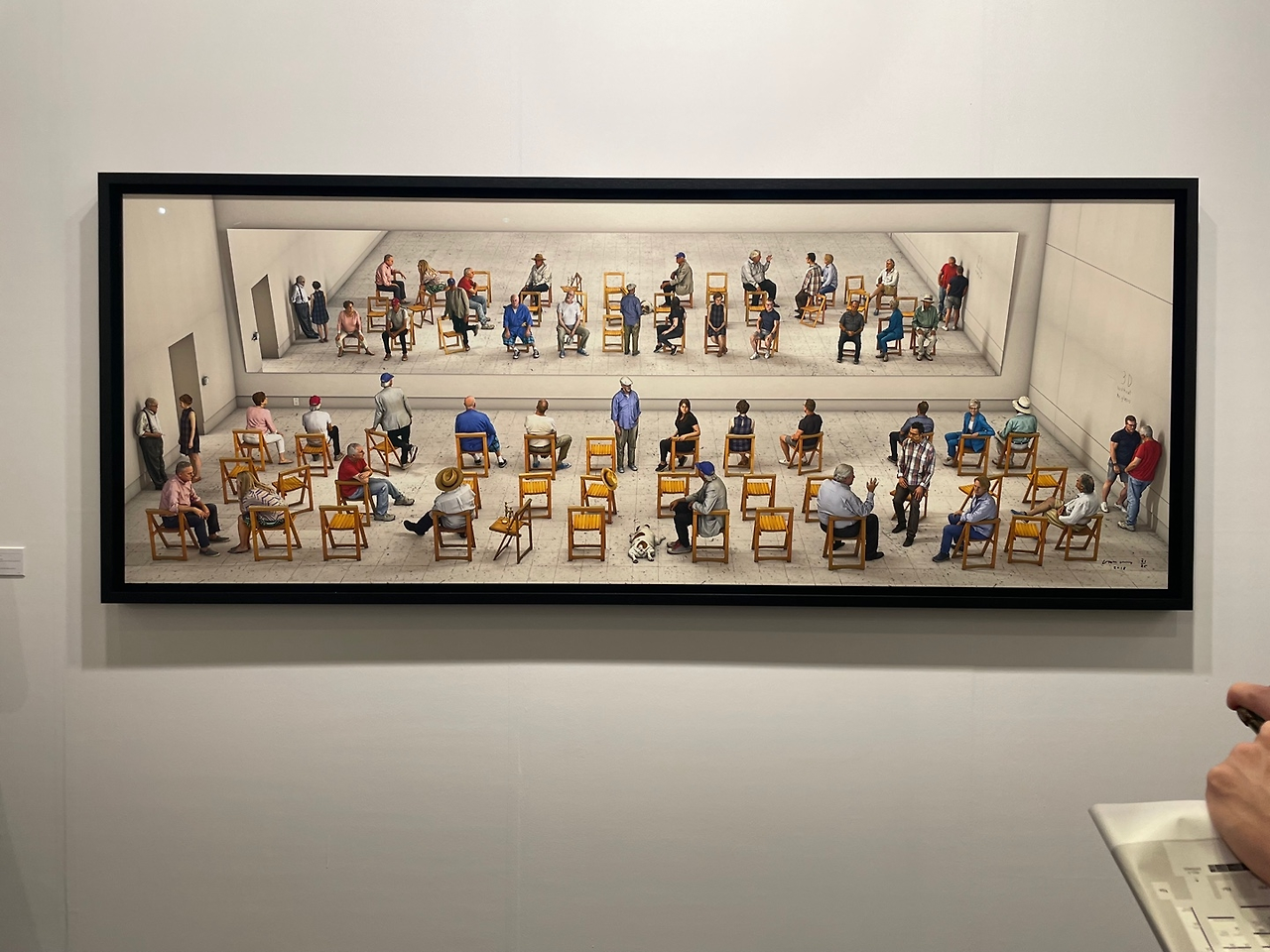 04_데이비드 호크니, ‘Pictured Gathering with Mirror’(2018). 호크니가 실제 지인들을 다각도 시점에서 한 명씩 촬영한 뒤 디지털 작업으로 한 화면에 담은 작품..png