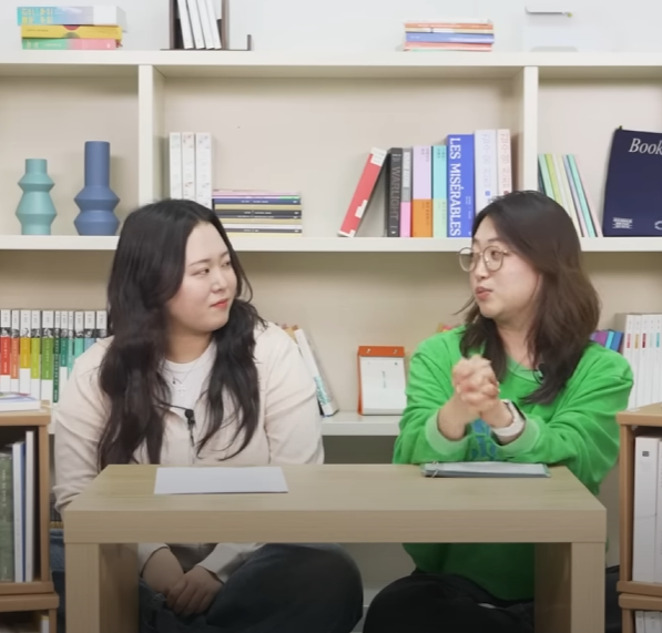 찰스엔터_책장구경 썸네일.png