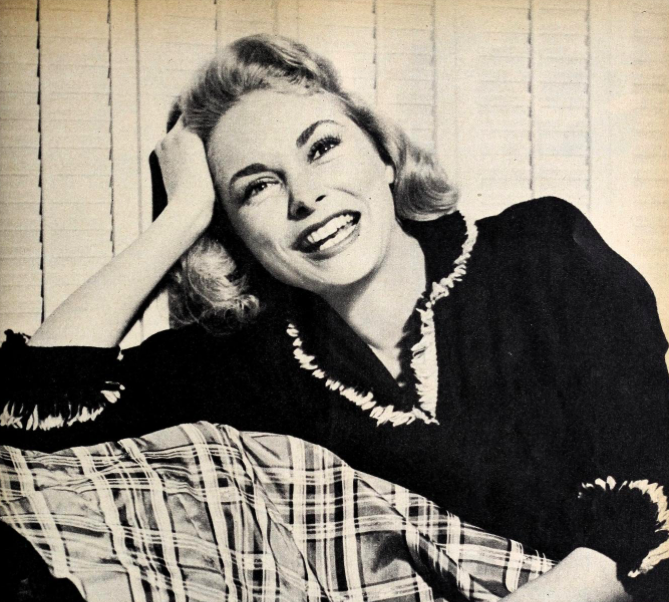 Janet_Leigh,_1955.png