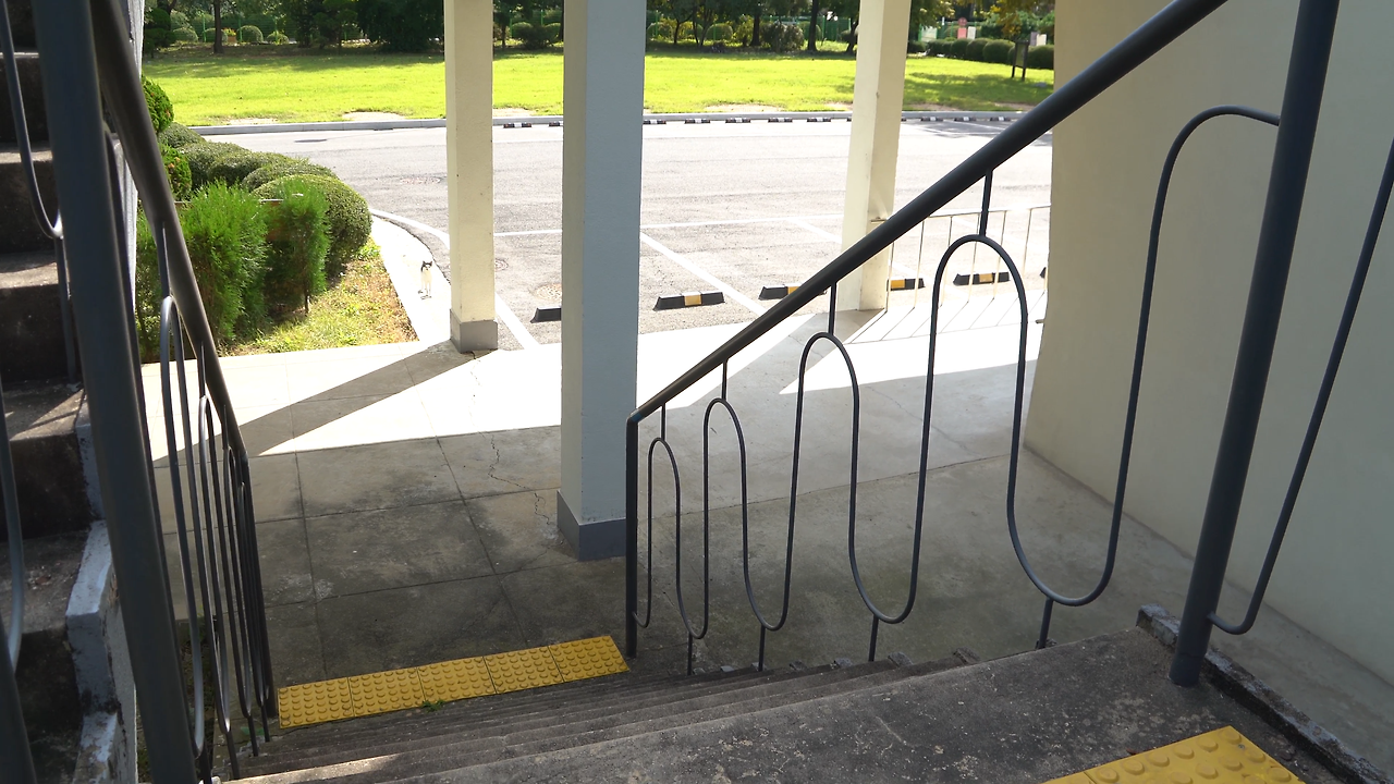 대강당계단에서현장을 바라본.mp4_000010301.png