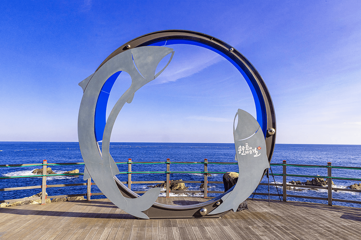 삼척 초곡용굴촛대바위길.png