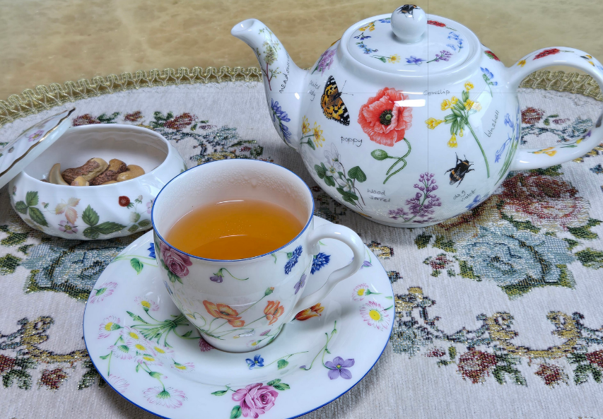 아침의 홍차.png