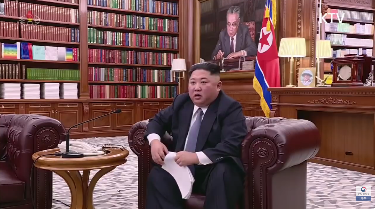 190101 김정은 신년사 줌인 KTV 캡쳐 스크린샷(9).png