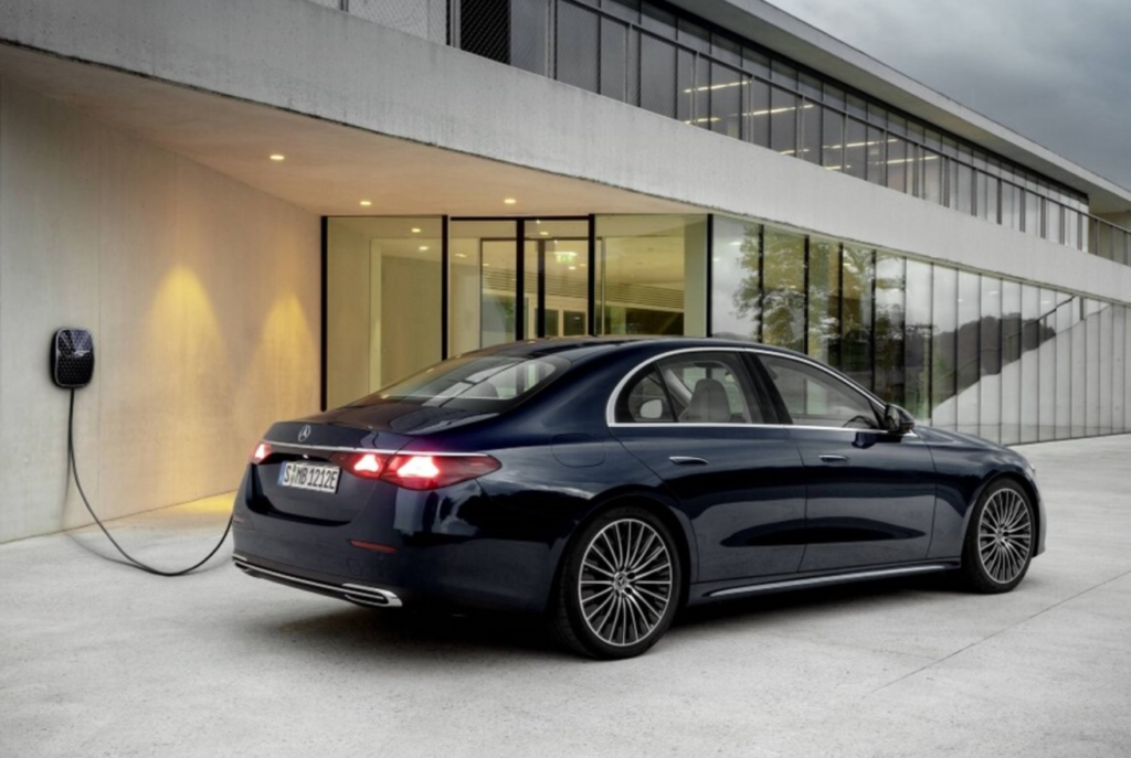 Mercedes-Benz-E-350-e-4MATIC-with-EQ-hybrid-technology-1-1024x687.png