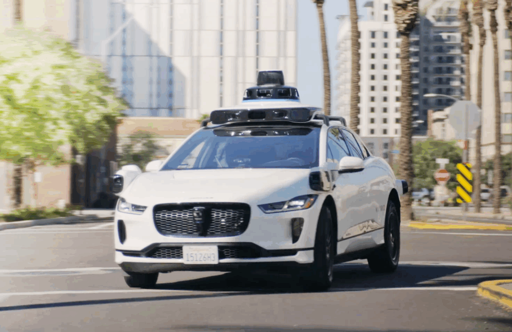 Waymo-Robotaxi-4-1024x664.png