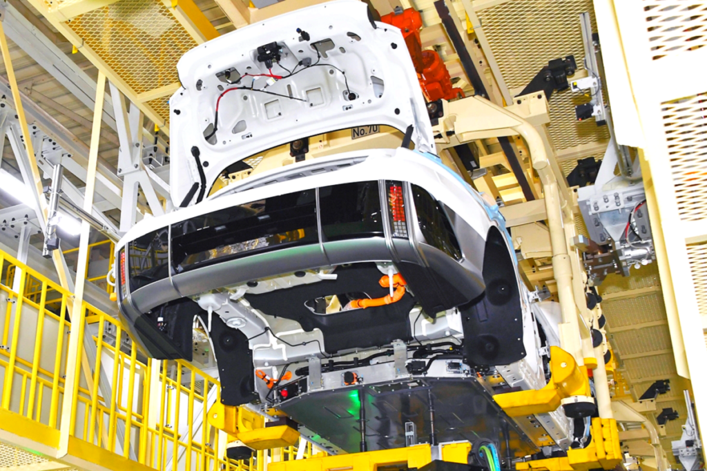 South-Koreas-auto-production-declines-1024x683.png