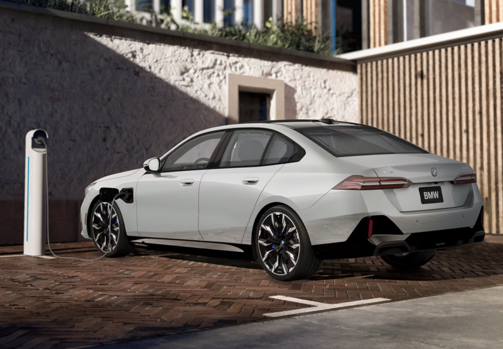 BMW-New-550e-xDrive-5-1024x712.png