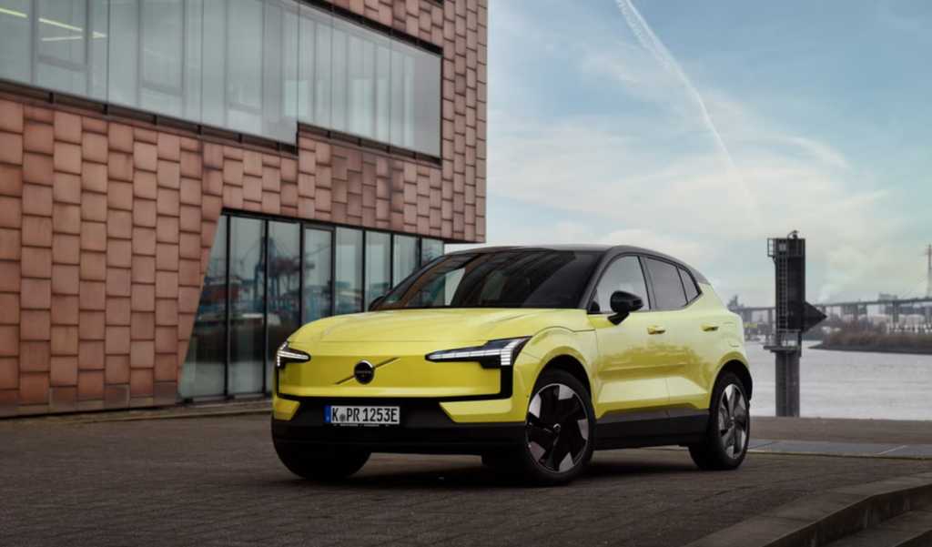 Volvo-EX30-Moss-Yellow-1-1024x601.png
