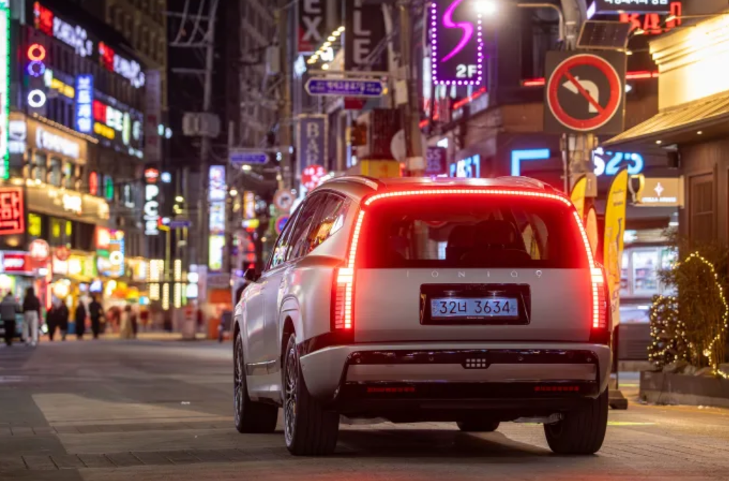 Hyundai-Ioniq-9-2.png