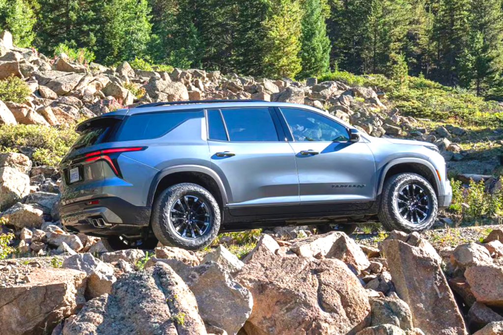 2025-Chevrolet-Traverse-1024x683.png