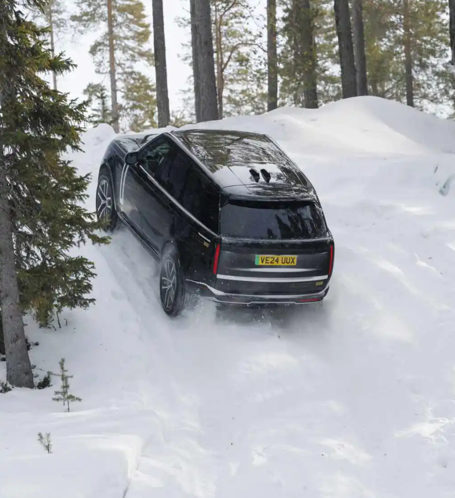 Range-Rover-Electric-SUV-testing-4.png