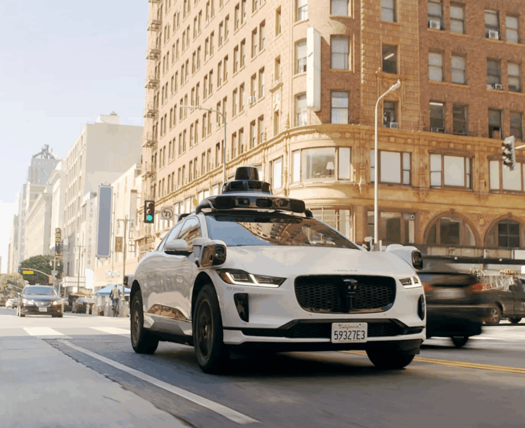 Waymo-Robotaxi-2-1024x834.png