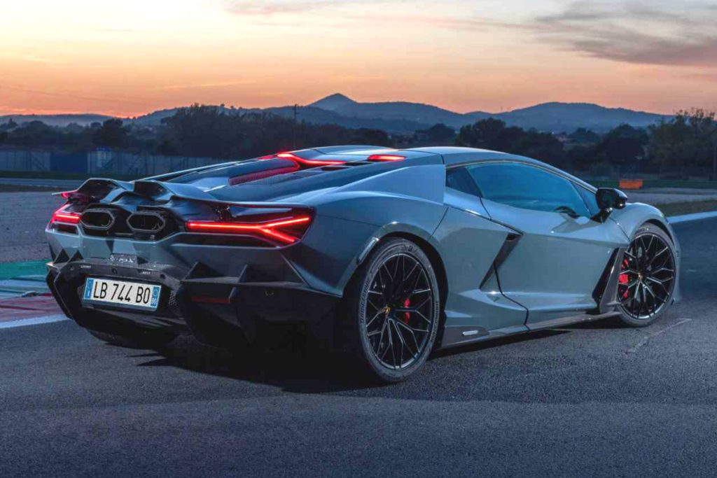 Lamborghini-Revuelto-1024x683.png
