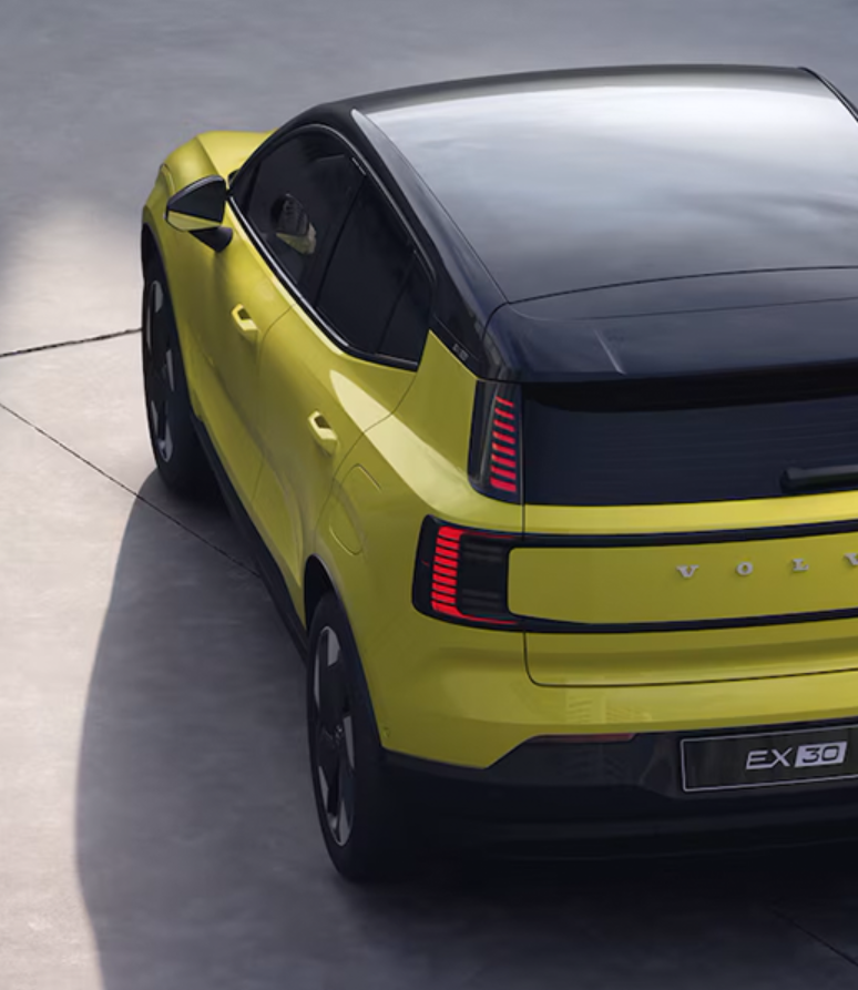 Volvo-EX30-Moss-Yellow-2.png