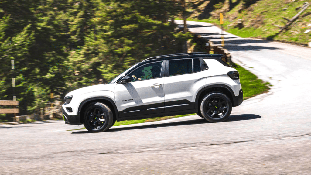 JEEP-AVENGER-4XE-MY25-2000x1000-GALLERY-PERFORMANCE-1024x576.png