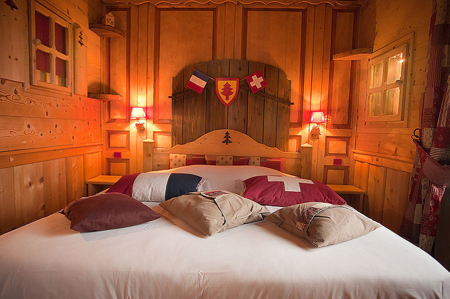 Albez Hotel Bed-cp.png