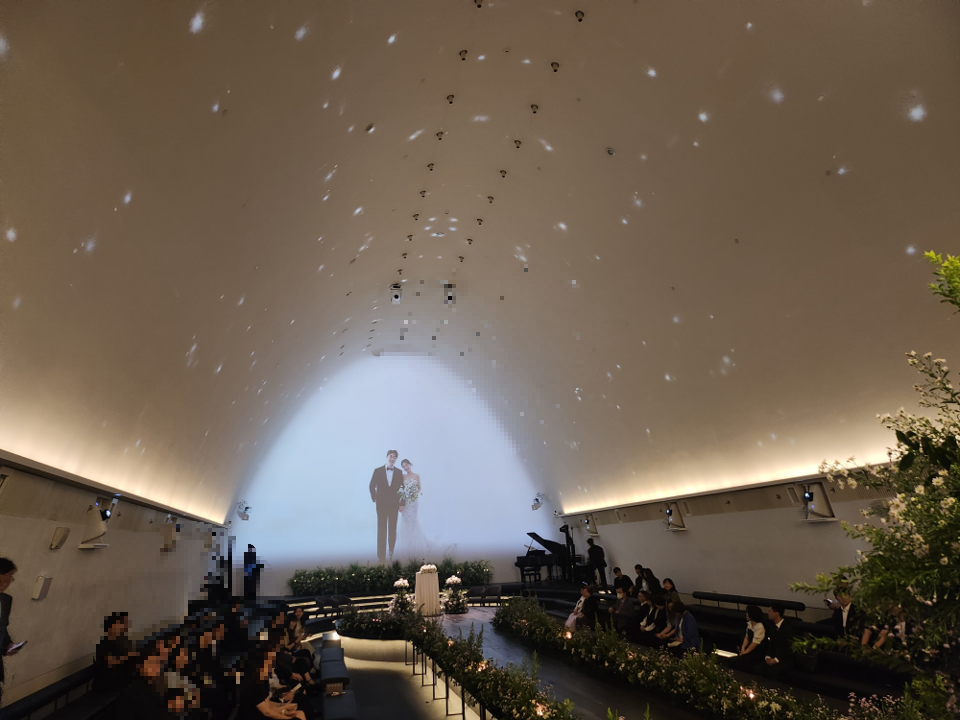 드레스가든 홀.png