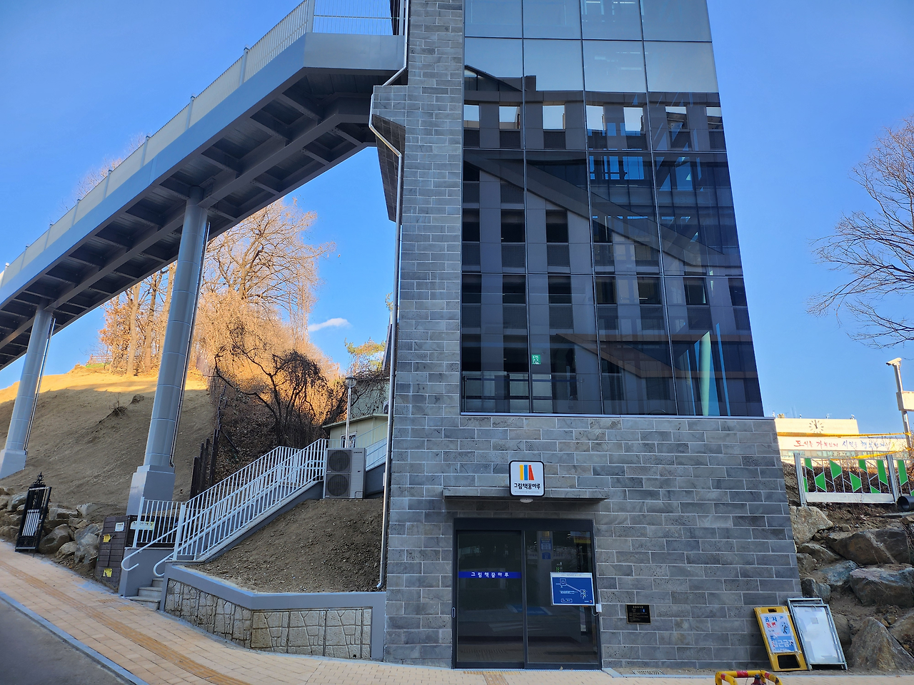 꿈마루 엘베 앞 모습 2.png