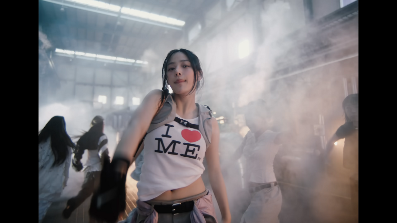 NewJeans (뉴진스) ‘Supernatural’ Official MV (Part.1) 1-21 screenshot.png