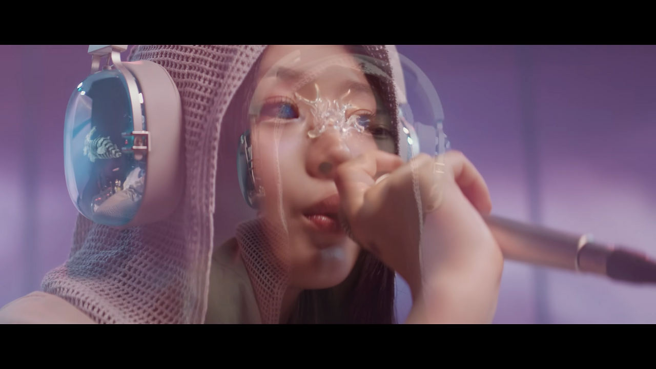 NewJeans (뉴진스) ‘Supernatural’ Official MV (Part.2) 2-37 screenshot.png