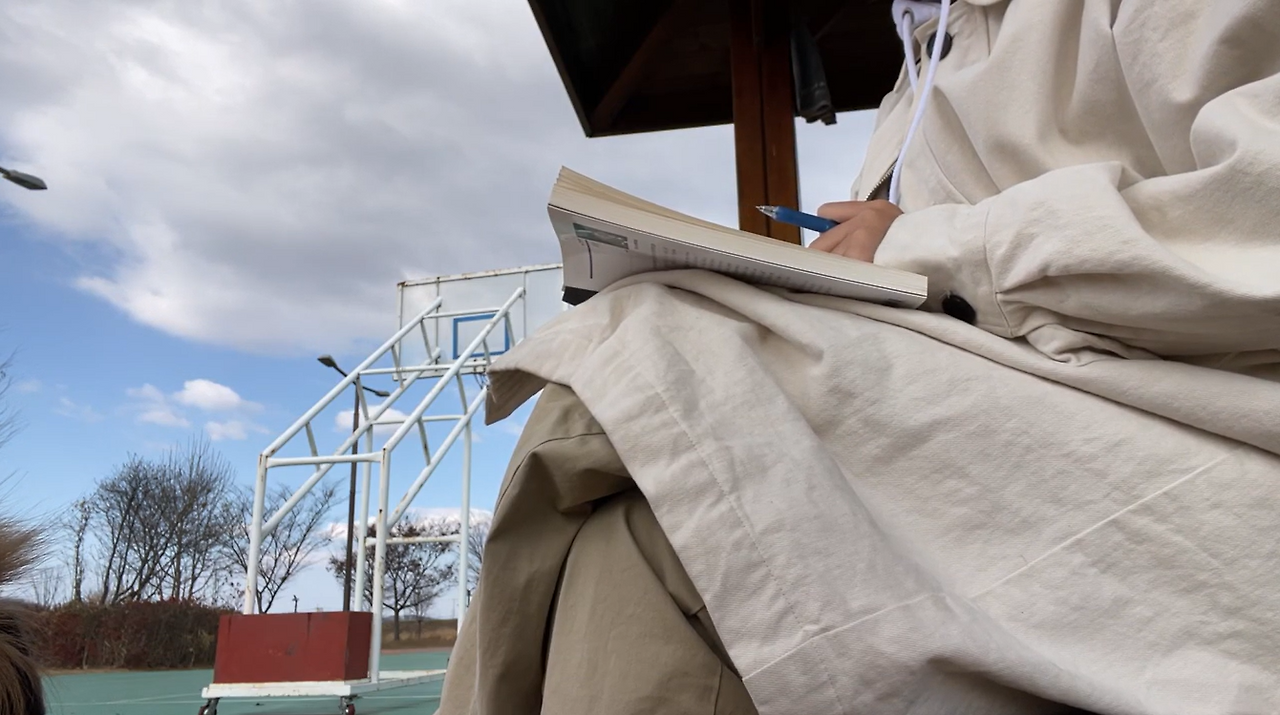 책 읽는 사진.png