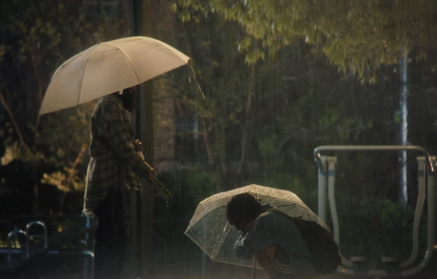 건네주는 시연.png