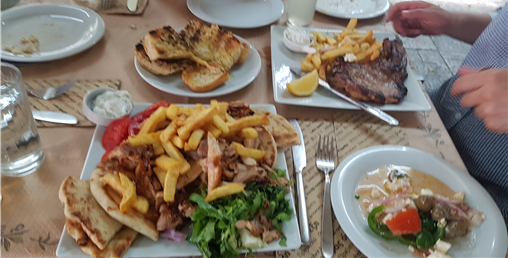 2-41 아테네의 푸짐한 먹거리들 1.png