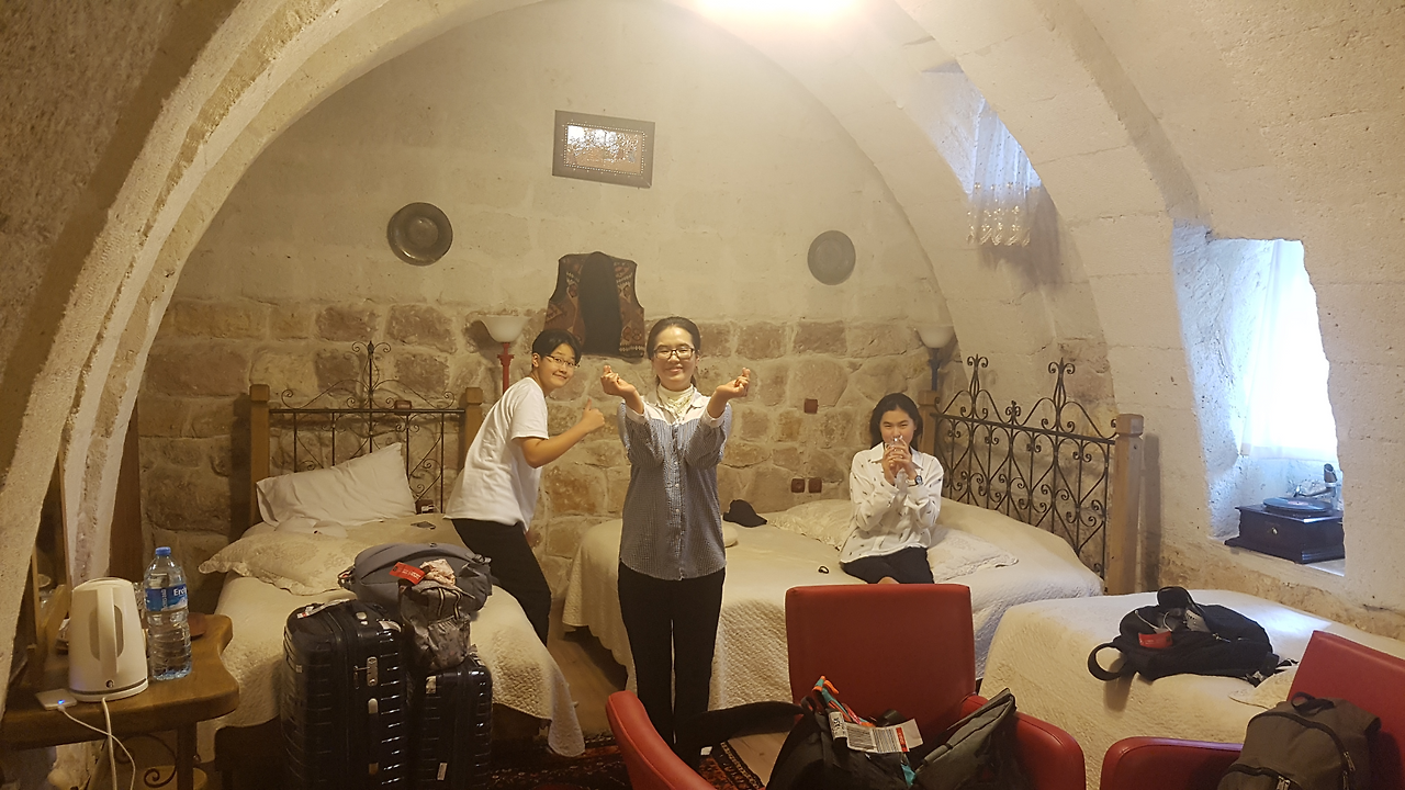 2-13 마론스톤하우스의 동굴숙소 내부 (2).png