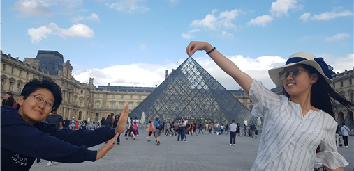 2-120 루브르박물관 광장.png