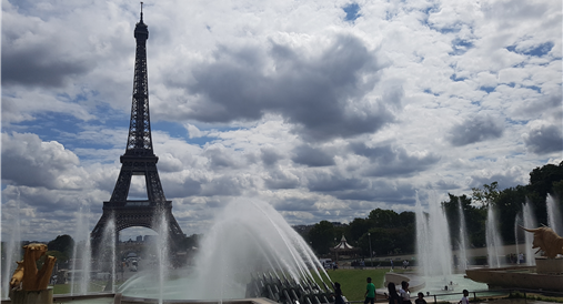 2-119 샤이오궁의 물대포와 에펠탑.png