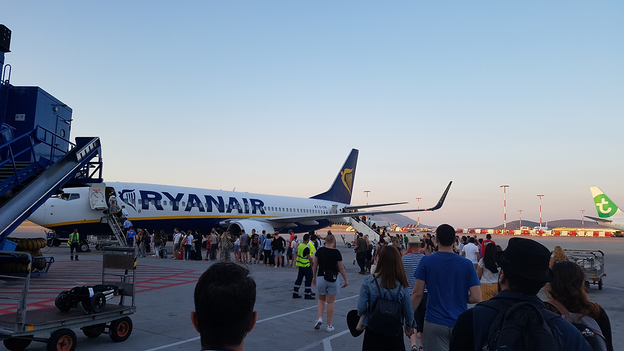 2-43 정말 타기 힘들었던 산토리니행 비행기 (2).png