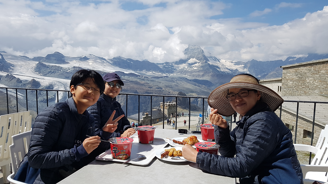 2-135 고르너그라트에서의 행복한 여유 2 (2).png