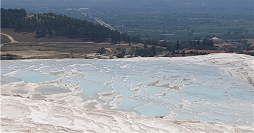 2-24 파묵칼레의 상징인 석회온천.png