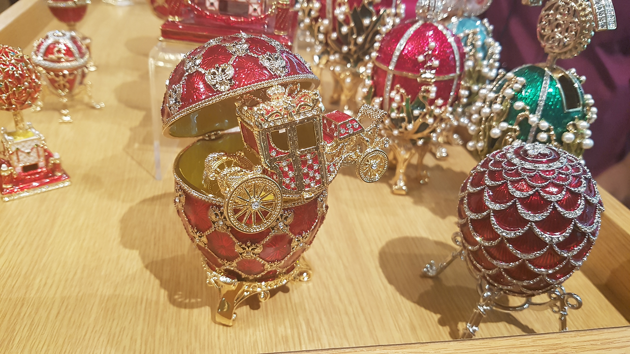 2-114 파베르게 박물관의 달걀공예품 (2).png