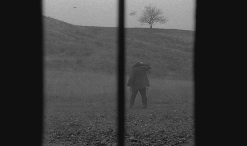 7-1.창밖에서 술마시는 남자.png