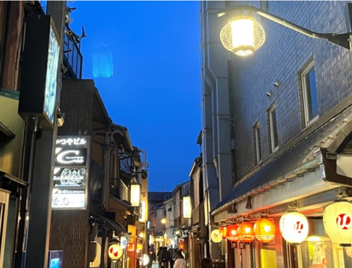 KakaoTalk_20251106_전통이 있는 교토거리.png