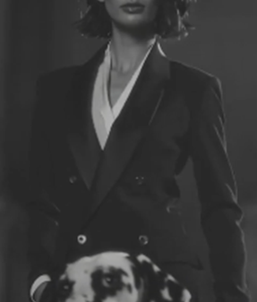 우아함의-역설-거인을-이끄는-여인-06-26-2025_01_46_AM (1).png