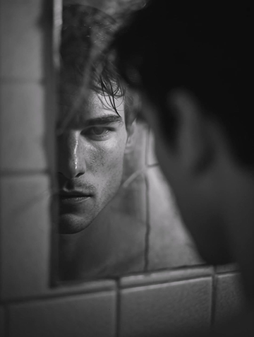 social_u5981346964_A_man_in_his_30s_staring_at_his_reflection_in_a_c_fb95badf-5066-4711-af80-db5040b10c55_0 (1).mp4_20250709_114017.439.png