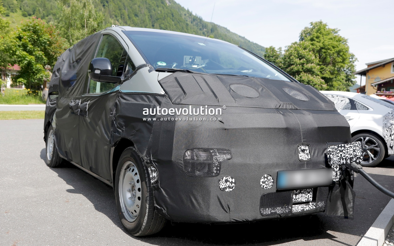 오토에볼류션 스타리아 스파이샷 1.png