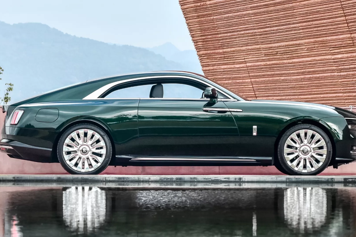 Spectre_RollsRoyce_wwwrollsroycemotorcarscom_1.png
