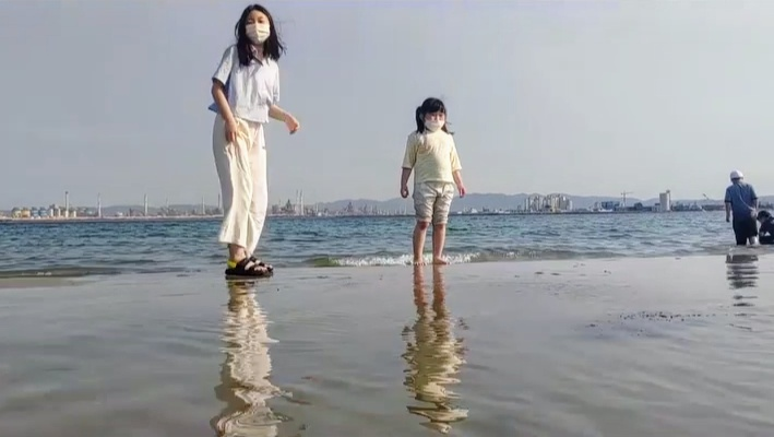 이윤 이우 어느날 포항바다에서.png