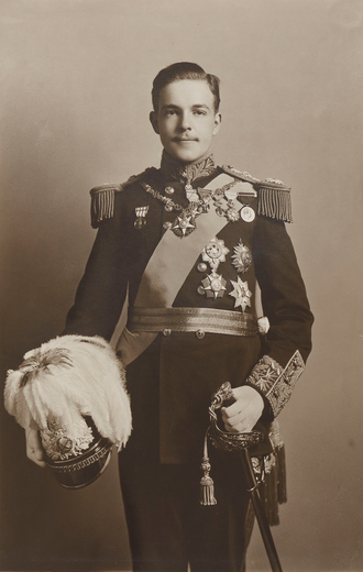 330px-Manoel_II,_King_of_Portugal_(Nov_1909).png