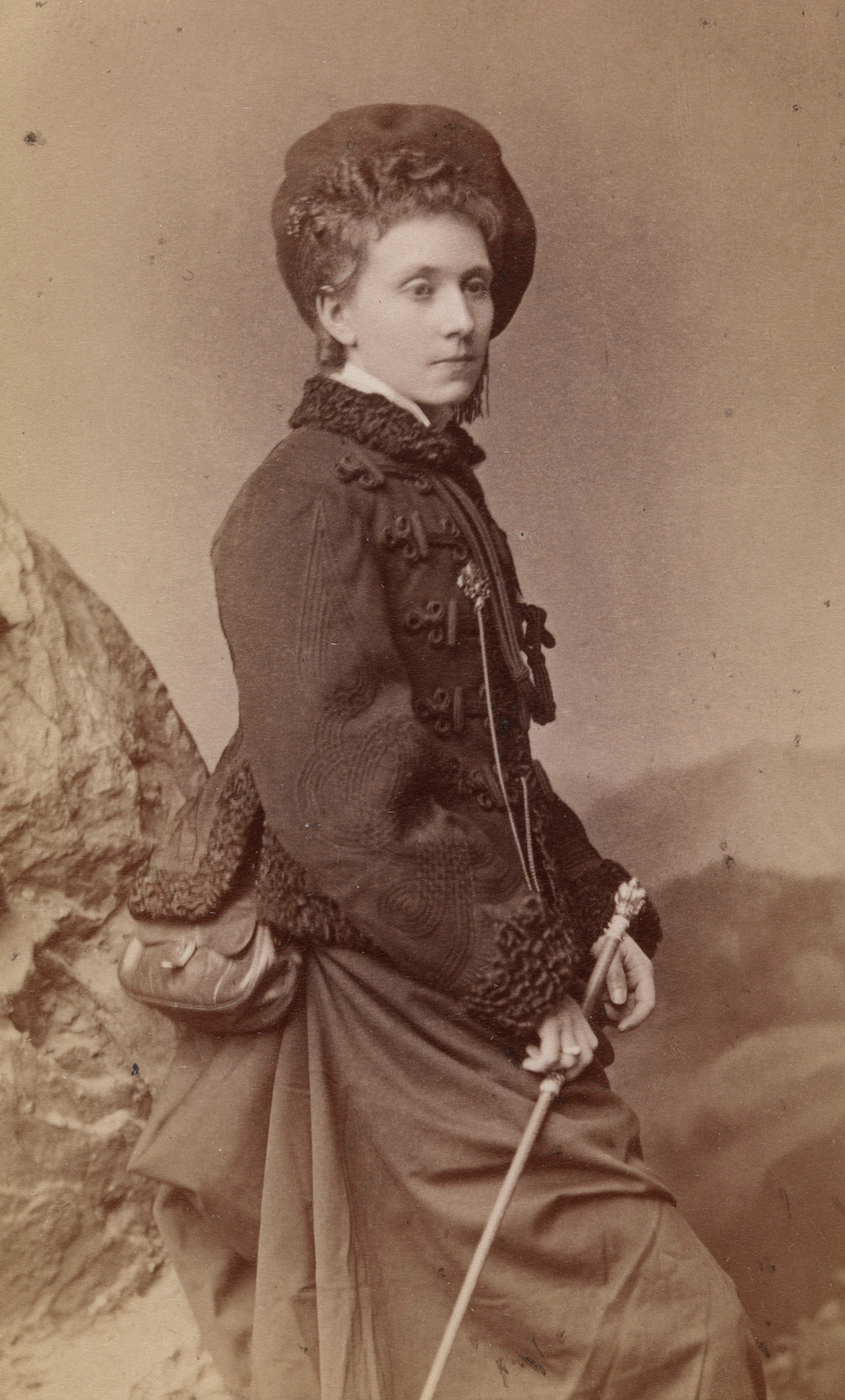 800px-Infanta_Maria_das_Neves_of_Portugal,_1877.png