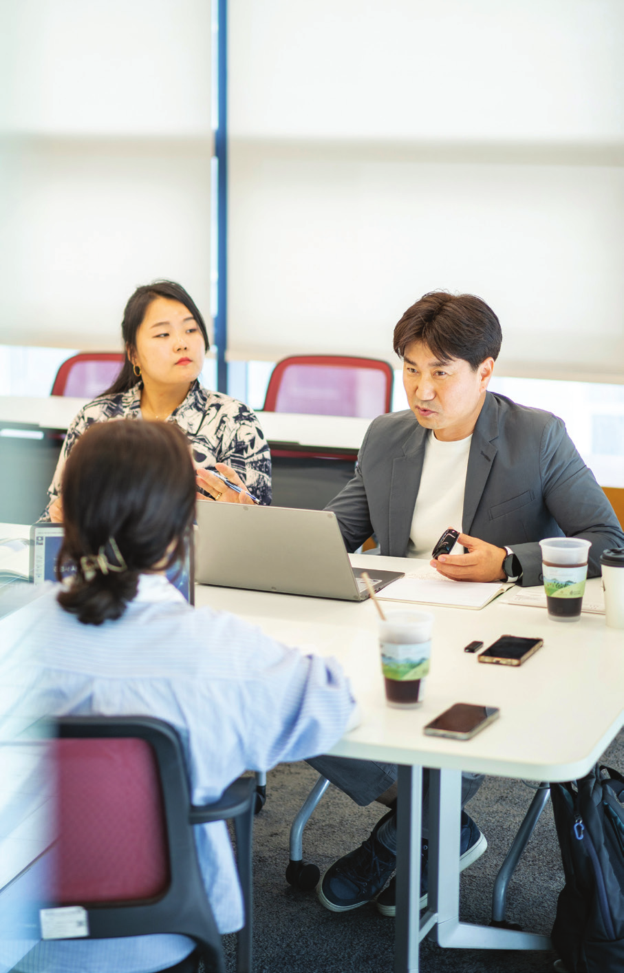 2023_J-Connect 매거진_봄호_최종_펼침면_고화질_-011.png