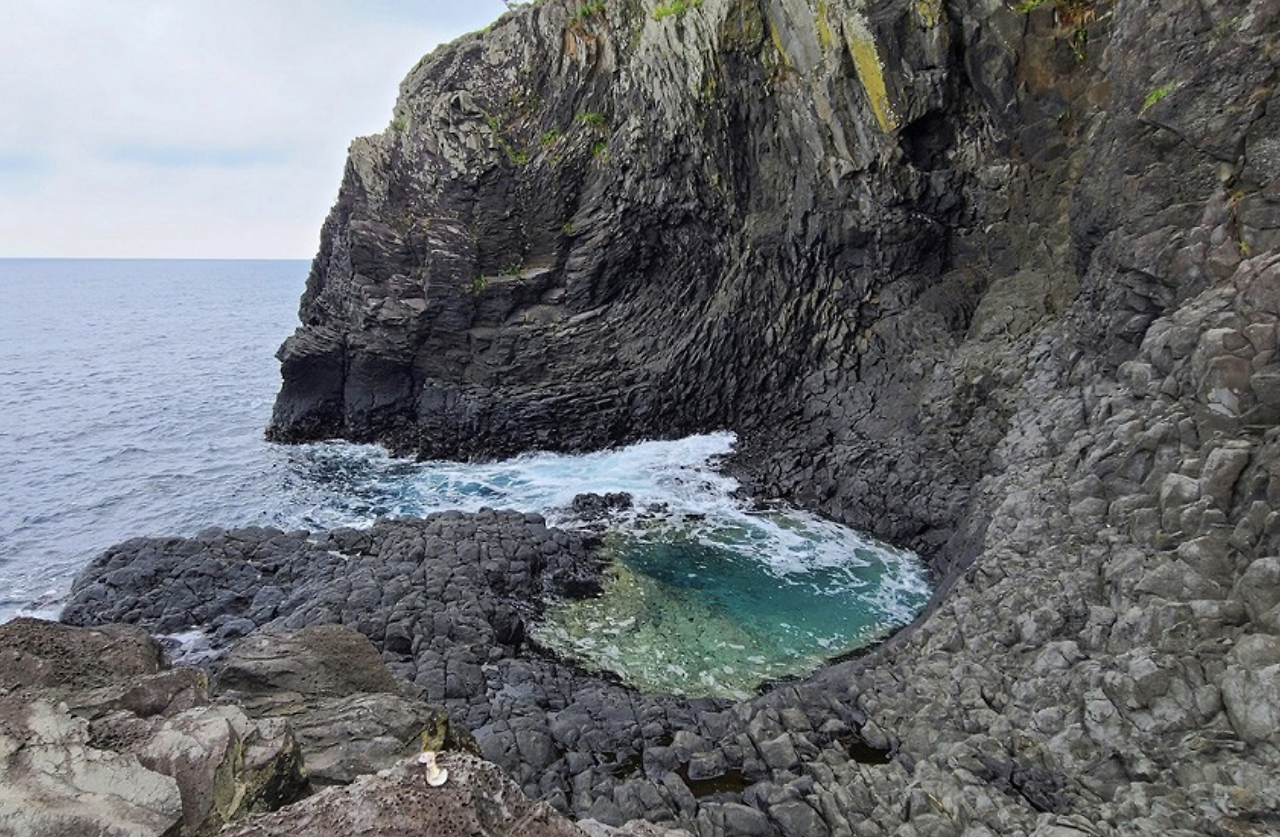 비경 3 살레덕 02 고망물통 블루홀.png