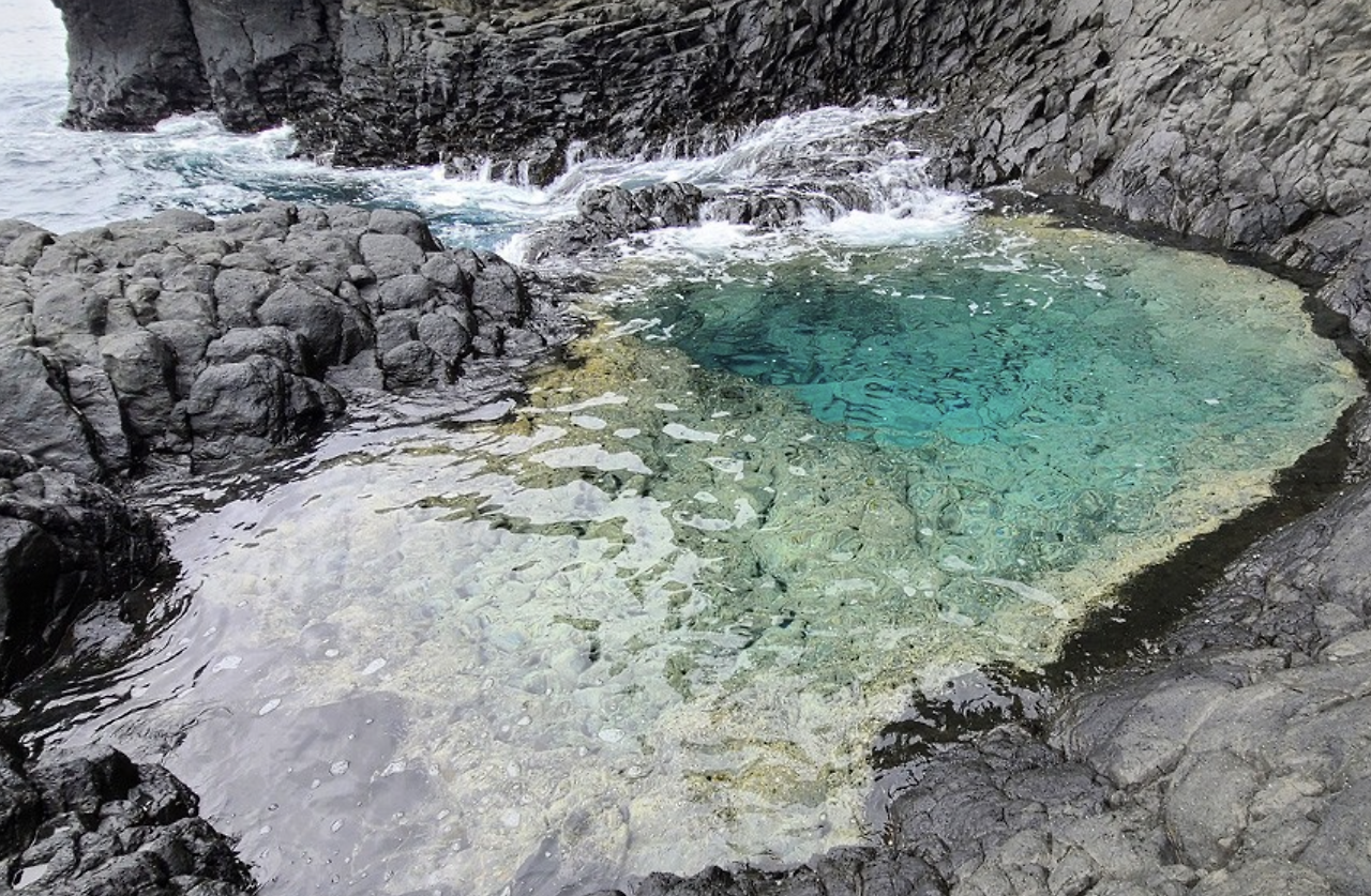 비경 3 살레덕 06 고망물통 블루홀.png