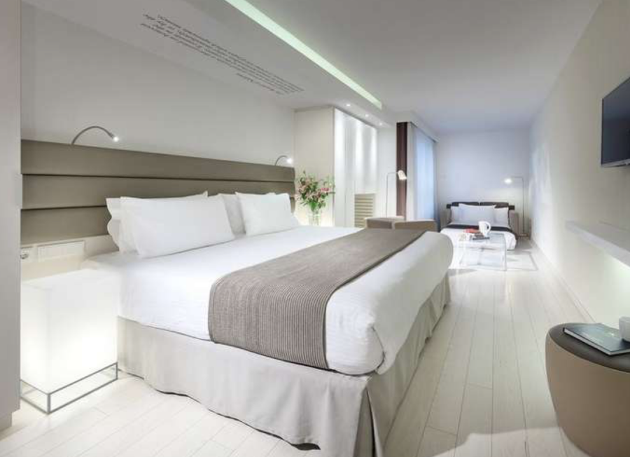 유로스타스 북 호텔 (3).png