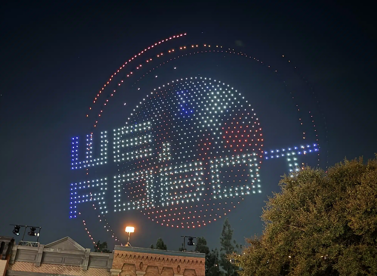 Tesla Wows Crowd with Spectacular Drone Show at %22We, Robot%22 Event _Haye Kesteloo.png